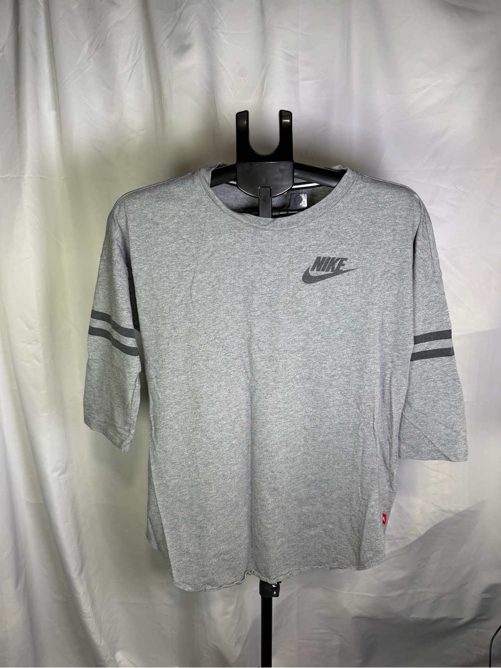 Nike Men’s Heather Gray Short-Sleeve Logo Tee